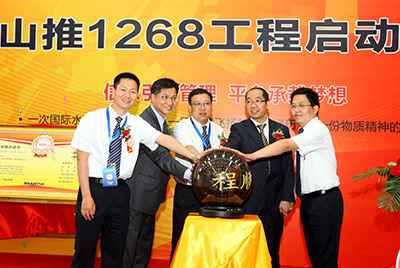 2011年山推信息化建設(shè)有三件大事：ERP、PDM、呼叫中心，其中ERP為核心，PDM是基礎(chǔ)，呼叫中心為方式之一。